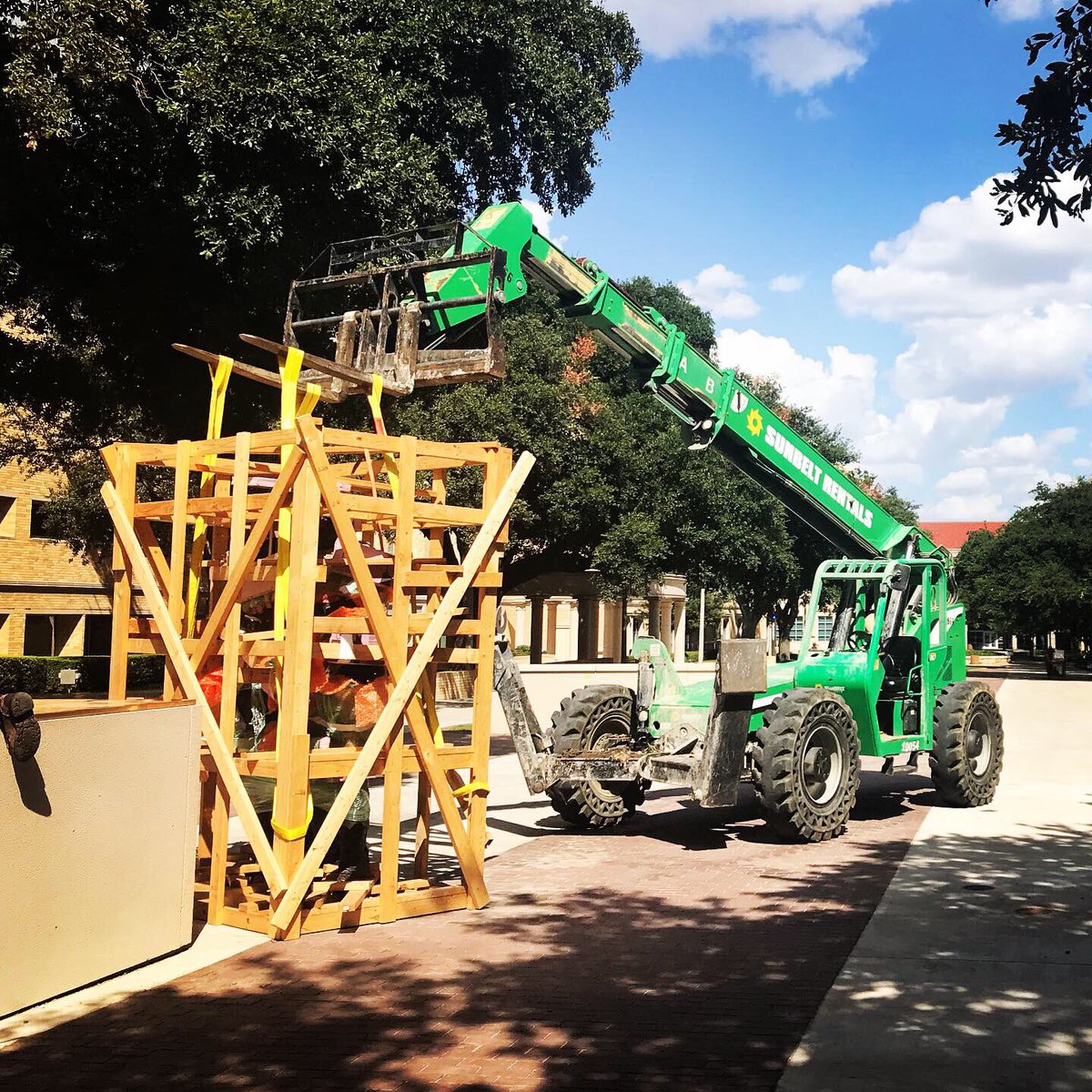 The students aren’t the only ones coming back to campus. Addison and Randolph Clark went on summer break while the Intellectual Commons got an update. Now but the statue is ready to get unboxed and replaced. #TCU