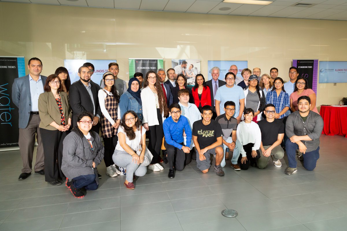 The new Illinois Tech (IIT)-Wright Engineering program offers guaranteed admission to students attending Wilbur Wright College to pursue their bachelor’s or master’s degrees at the Armour College of Engineering. 